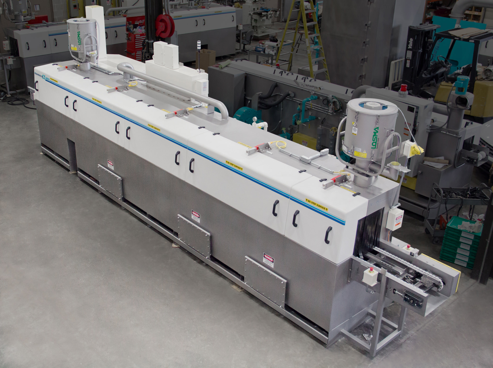 Machine for washing manufacturing parts pallets