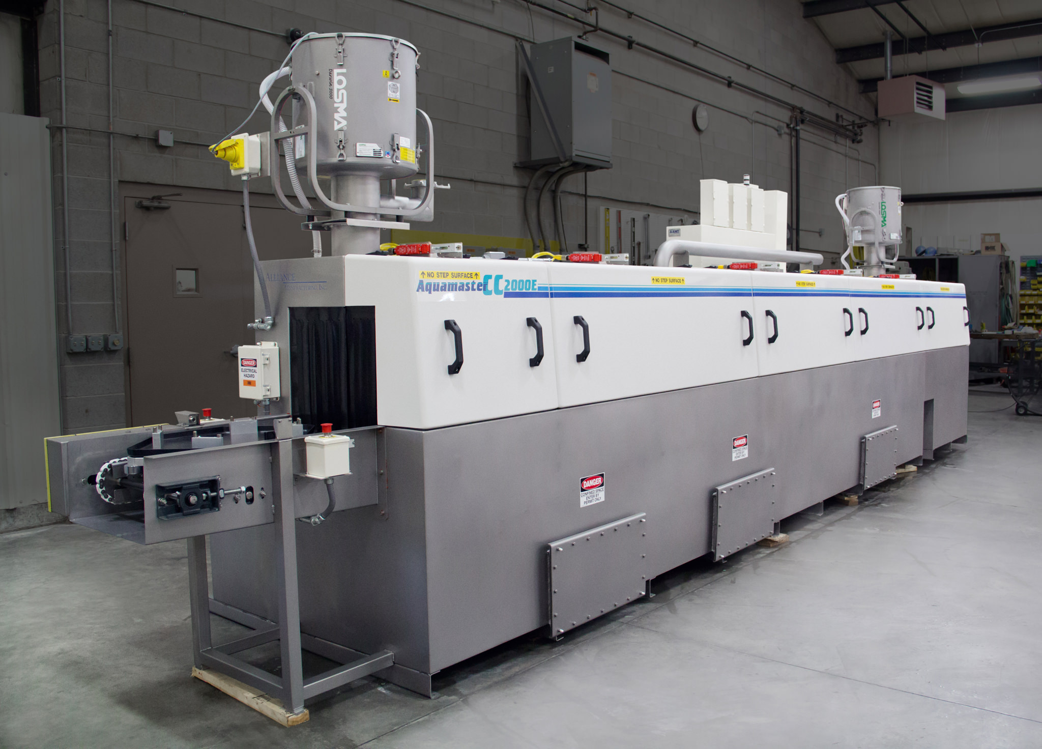 Washer for empty manufacturing pallets
