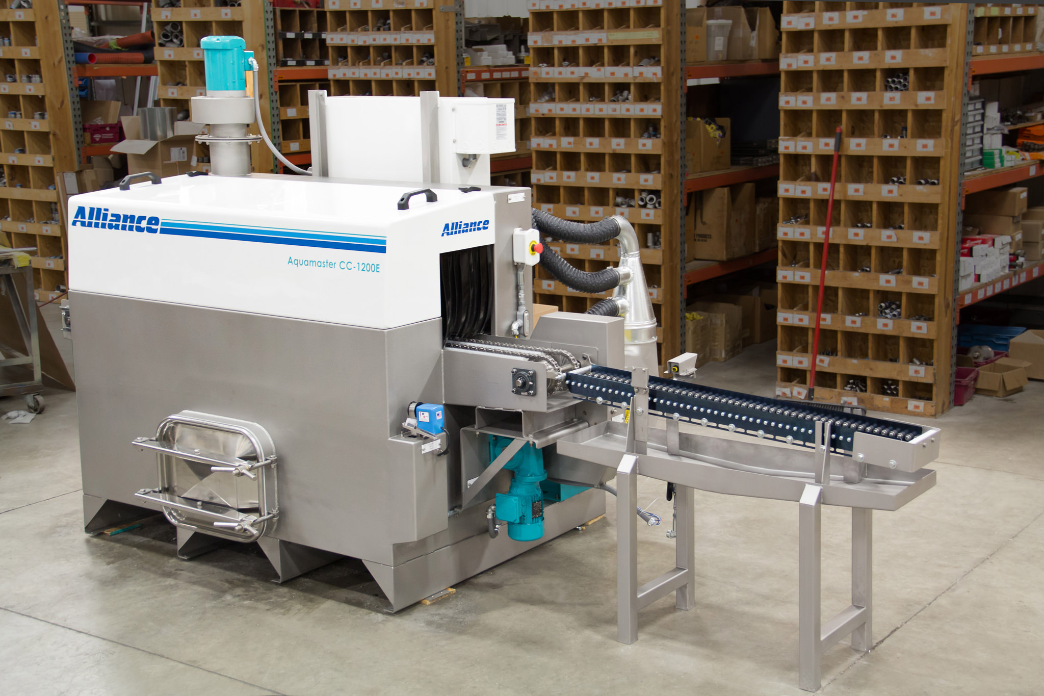 Washer and unload conveyor for differential case housings