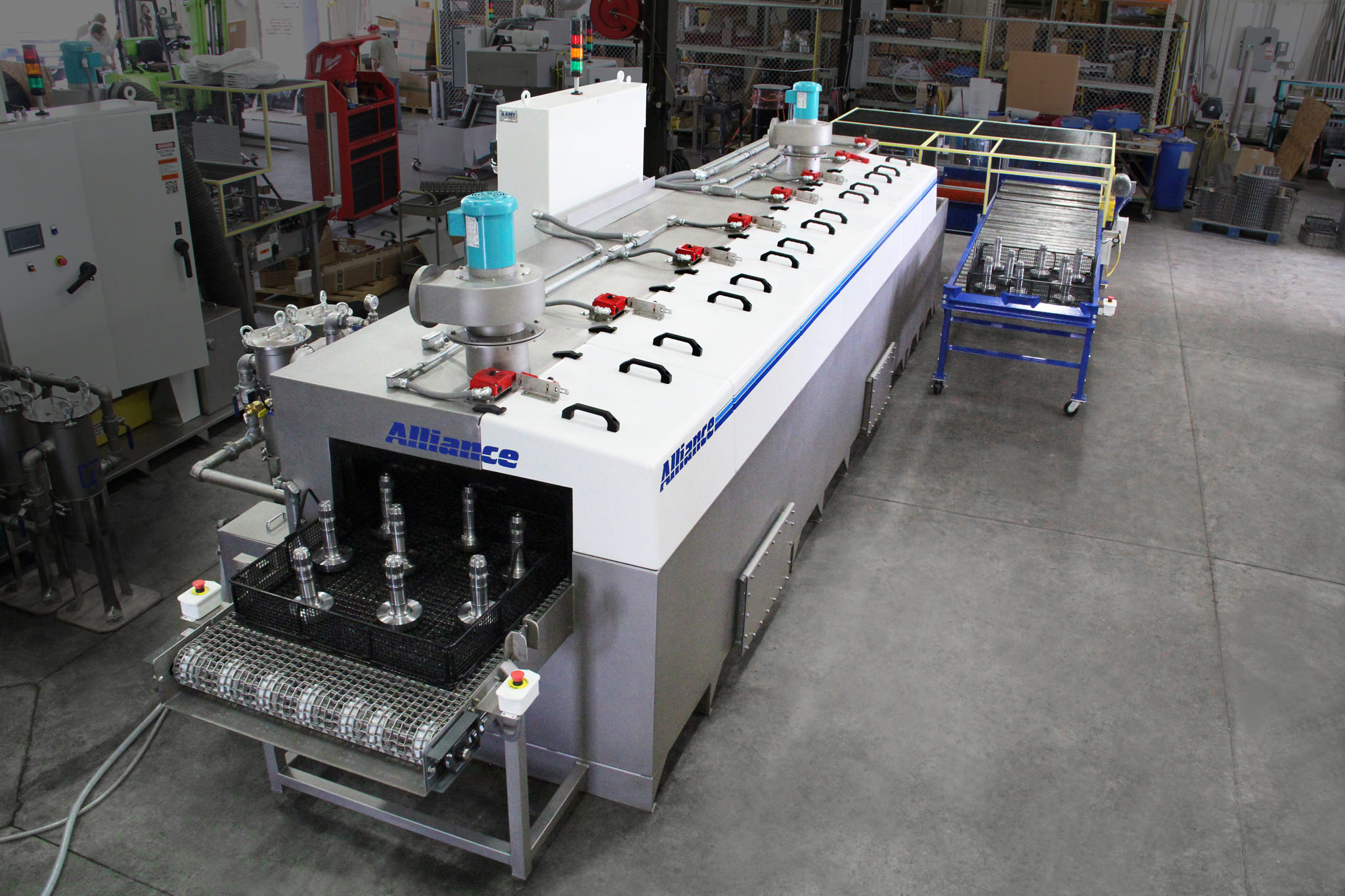 Cleaning parts in baskets