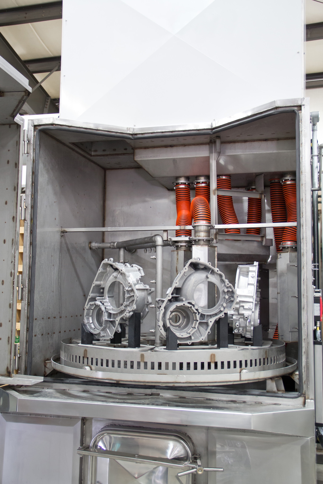 Cleaning machine for transmission components