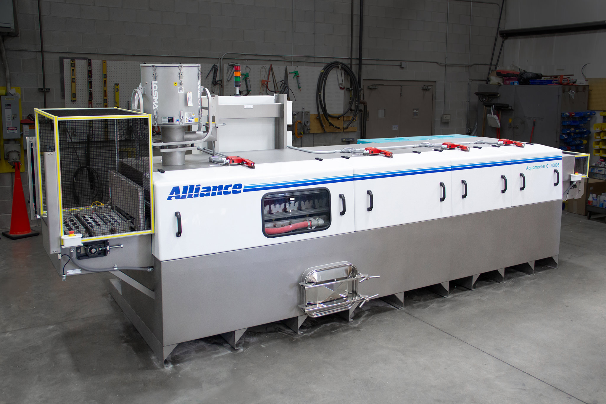 Indexing parts washer for cleaning and drying plastic packaging rails