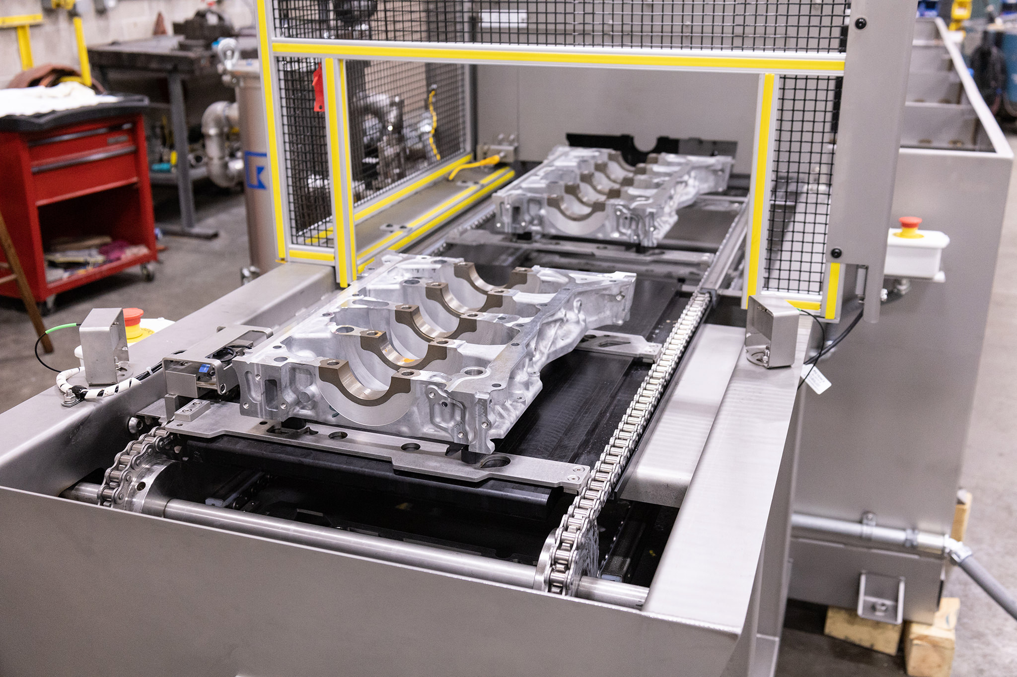 Indexing parts washer for cleaning and drying plastic packaging rails