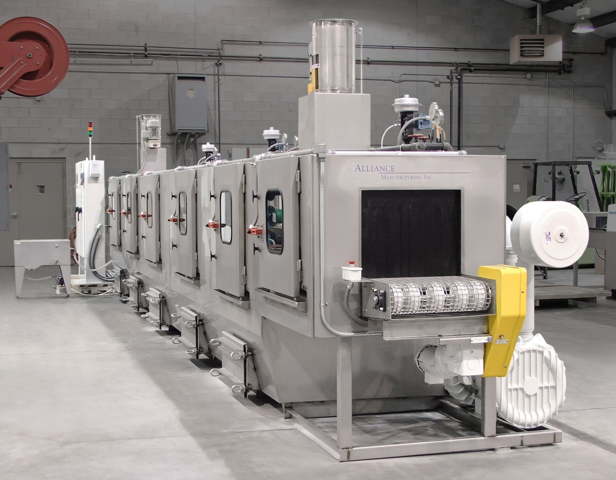 Aquamaster CB-2400X conveyorized belt washing system with six modules Aquamaster CB-2400X conveyorized belt washing system with six modules