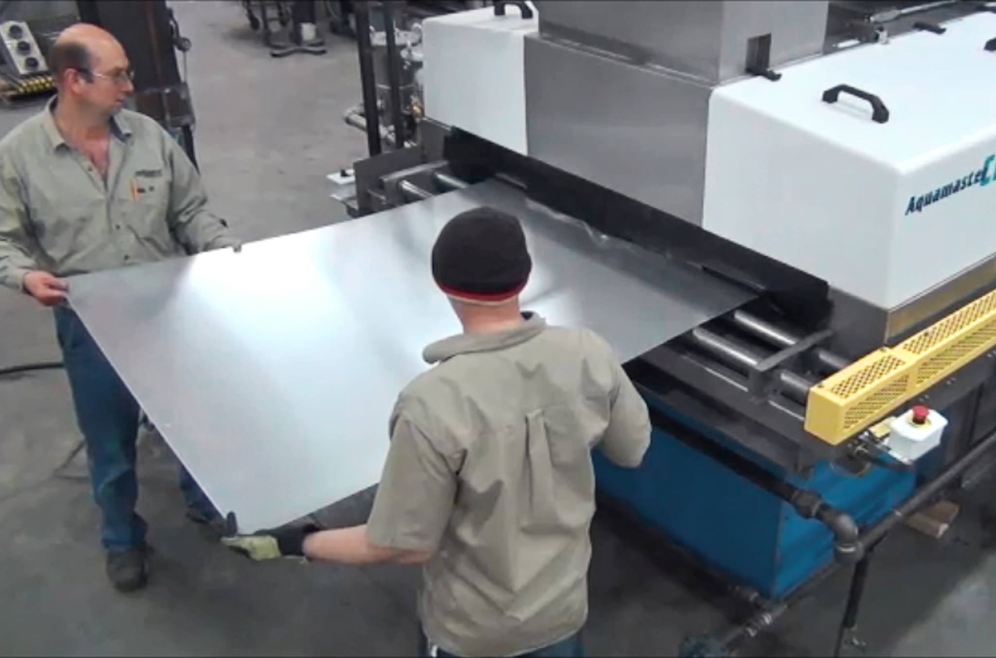 how to clean large aluminum sheets