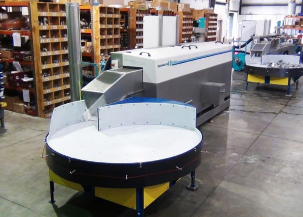 parts washer with accumulating table