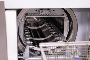 Basket entering the wash chamber of a vacuum degreasing machine