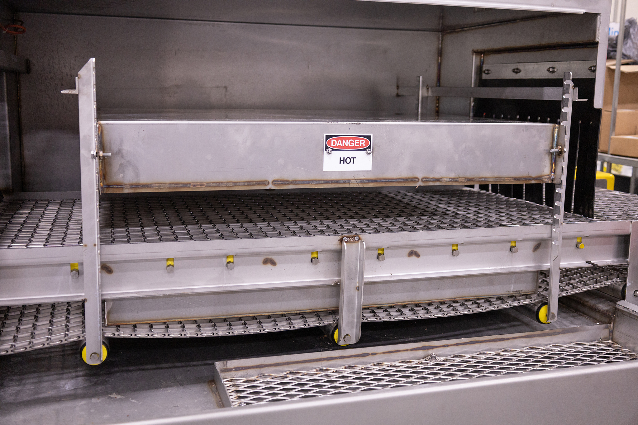 conveyor belt cleaning system
